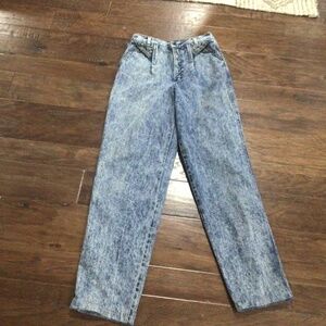 Vintage Rocky Mountain clothing jeans. Size 8 to a 10.